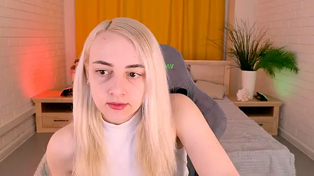 Snapshot of CarolMoor chatting on March 2026 09:15:01 AM CarolMoor online show from March 2026 09:15:01 AM