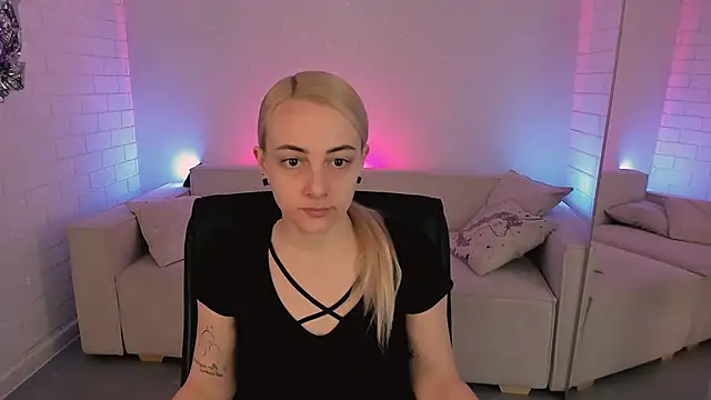 Snapshot of CarolMoor chatting on March 2026 09:10:01 AM CarolMoor online show from March 2026 09:10:01 AM