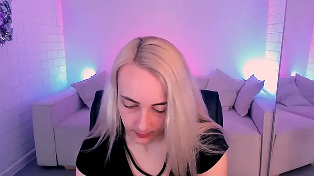 Snapshot of CarolMoor chatting on April 2026 09:10:02 AM CarolMoor online show from April 2026 09:10:02 AM