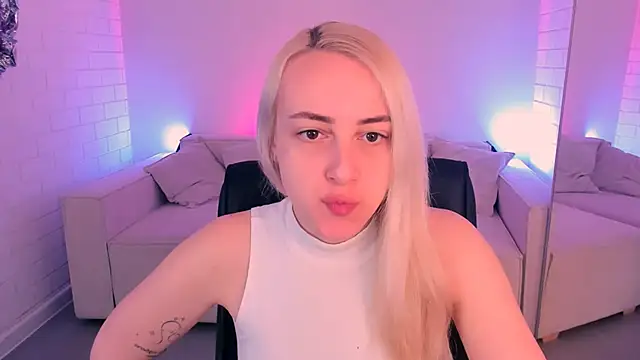 Snapshot of CarolMoor chatting on April 2026 09:09:01 AM CarolMoor online show from April 2026 09:09:01 AM