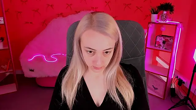 Snapshot of CarolMoor chatting on April 2026 09:15:02 AM CarolMoor online show from April 2026 09:15:02 AM