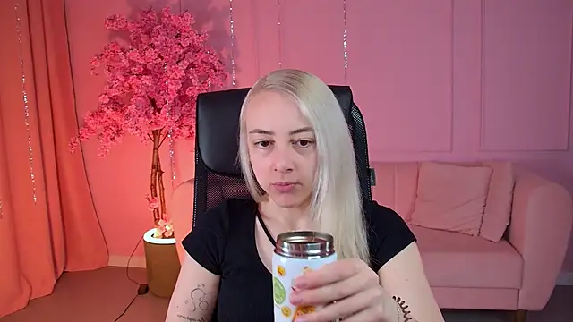 Snapshot of CarolMoor chatting on April 2026 09:12:02 AM CarolMoor online show from April 2026 09:12:02 AM