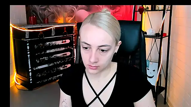 Snapshot of CarolMoor chatting on April 2026 09:02:01 AM CarolMoor online show from April 2026 09:02:01 AM