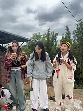 Snapshot of SG-0310 chatting on April 2026 06:52:01 AM SG-0310 online show from April 2026 06:52:01 AM