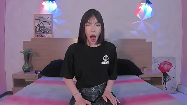 Snapshot of KittyVelve chatting on April 2026 12:33:01 PM KittyVelve online show from April 2026 12:33:01 PM