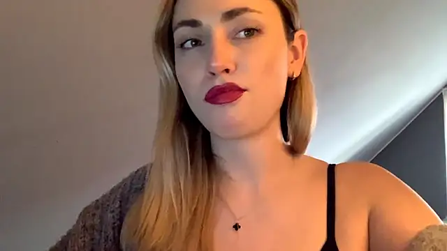 Snapshot of ScarlettSensitive chatting on March 2026 03:15:02 PM ScarlettSensitive online show from March 2026 03:15:02 PM