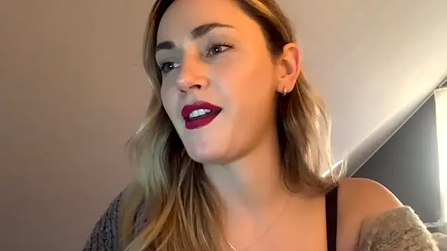 Snapshot of ScarlettSensitive chatting on March 2026 03:04:01 PM ScarlettSensitive online show from March 2026 03:04:01 PM