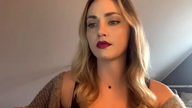 Snapshot of ScarlettSensitive chatting on March 2026 03:18:01 PM ScarlettSensitive online show from March 2026 03:18:01 PM