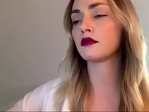 Snapshot of ScarlettSensitive chatting on April 2026 03:31:02 PM ScarlettSensitive online show from April 2026 03:31:02 PM