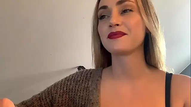 Snapshot of ScarlettSensitive chatting on April 2026 02:14:01 PM ScarlettSensitive online show from April 2026 02:14:01 PM