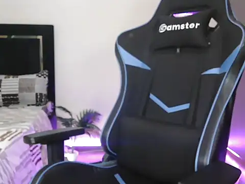 Snapshot of NaughtyUrus chatting on April 2026 01:56:01 PM NaughtyUrus online show from April 2026 01:56:01 PM