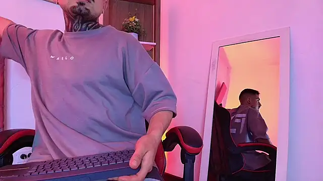 Dallas Whitee online show from March 2026 07:57:02 PM