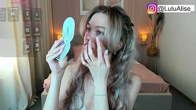 Snapshot of LuluAlis chatting on April 2026 01:38:01 PM LuluAlis online show from April 2026 01:38:01 PM