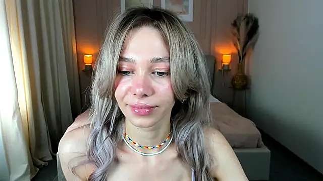 Snapshot of LuluAlis chatting on April 2026 01:41:02 PM LuluAlis online show from April 2026 01:41:02 PM