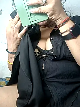 Snapshot of Delhi_Patola chatting on April 2026 05:06:01 PM Delhi Patola online show from April 2026 05:06:01 PM