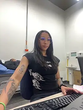 Snapshot of mina_harker chatting on April 2026 04:43:02 PM mina harker online show from April 2026 04:43:02 PM