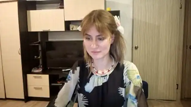 Snapshot of ElenoreHolguin chatting on April 2026 04:22:01 PM ElenoreHolguin online show from April 2026 04:22:01 PM