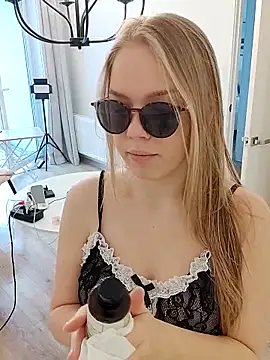 Snapshot of LittleForestELF2 chatting on March 2026 04:07:02 AM LittleForestELF2 online show from March 2026 04:07:02 AM