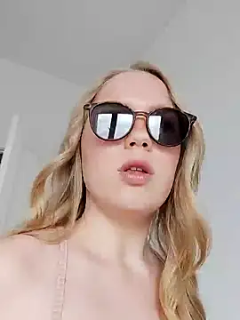 Snapshot of LittleForestELF2 chatting on March 2026 09:20:01 AM LittleForestELF2 online show from March 2026 09:20:01 AM