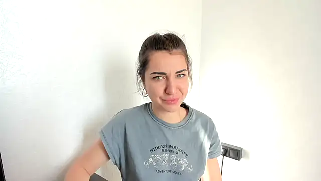 Snapshot of summmmersky1 chatting on April 2026 05:24:02 AM summmmersky1 online show from April 2026 05:24:02 AM