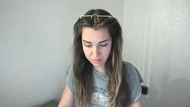 Snapshot of summmmersky1 chatting on April 2026 05:30:02 PM summmmersky1 online show from April 2026 05:30:02 PM