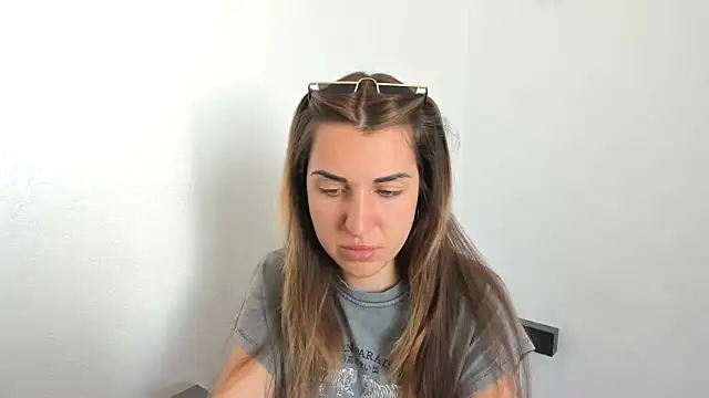 Snapshot of summmmersky1 chatting on April 2026 01:21:01 PM summmmersky1 online show from April 2026 01:21:01 PM