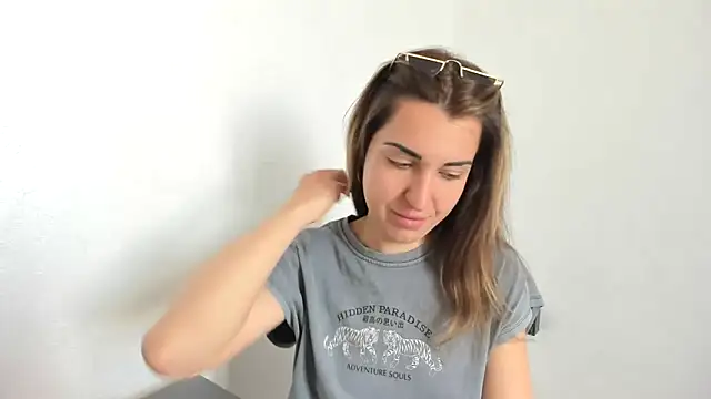 Snapshot of summmmersky1 chatting on April 2026 09:04:01 AM summmmersky1 online show from April 2026 09:04:01 AM