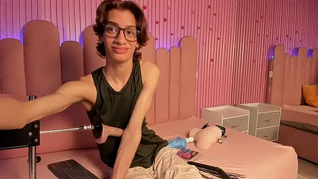 Snapshot of willturneer chatting on April 2026 12:08:01 AM willturneer online show from April 2026 12:08:01 AM