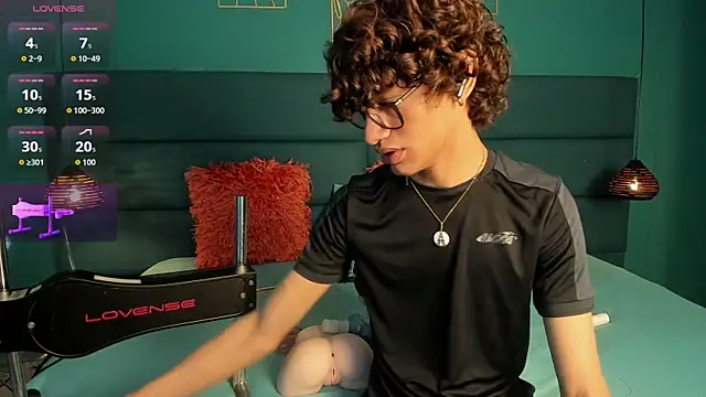 Snapshot of willturneer chatting on April 2026 04:46:01 AM willturneer online show from April 2026 04:46:01 AM