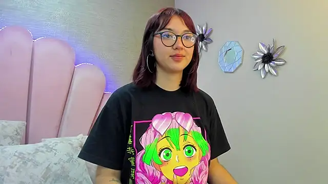 Snapshot of LilithBluum chatting on March 2026 11:26:02 AM LilithBluum online show from March 2026 11:26:02 AM