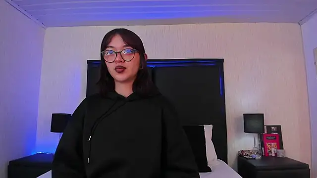 Snapshot of LilithBluum chatting on March 2026 11:26:01 AM LilithBluum online show from March 2026 11:26:01 AM