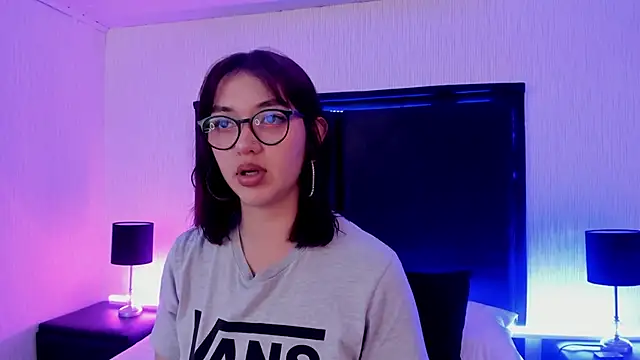 Snapshot of LilithBluum chatting on April 2026 11:48:01 AM LilithBluum online show from April 2026 11:48:01 AM