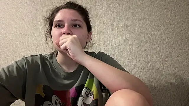 Snapshot of Emmiebutwihu chatting on March 2026 09:04:02 AM Emmiebutwihu online show from March 2026 09:04:02 AM