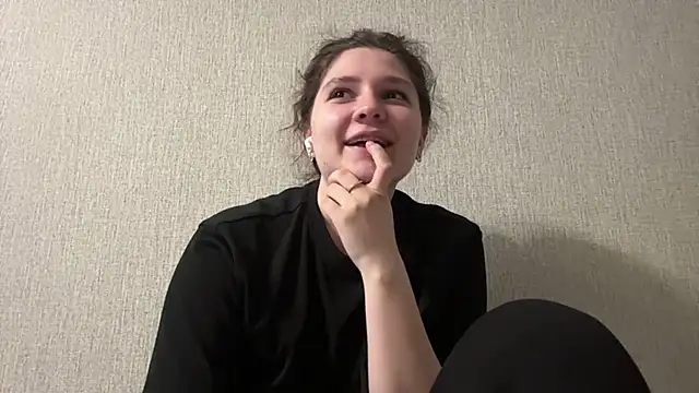 Snapshot of Emmiebutwihu chatting on March 2026 08:59:02 AM Emmiebutwihu online show from March 2026 08:59:02 AM