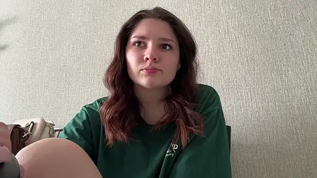 Snapshot of Emmiebutwihu chatting on April 2026 06:19:01 AM Emmiebutwihu online show from April 2026 06:19:01 AM