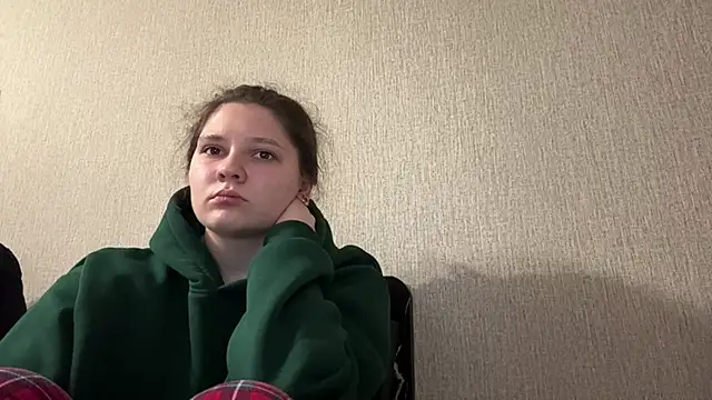 Snapshot of Emmiebutwihu chatting on April 2026 09:25:02 AM Emmiebutwihu online show from April 2026 09:25:02 AM