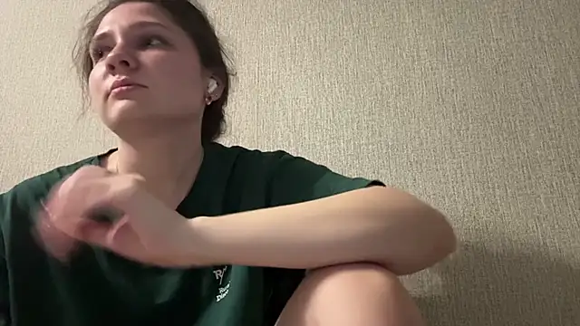 Snapshot of Emmiebutwihu chatting on April 2026 08:09:02 AM Emmiebutwihu online show from April 2026 08:09:02 AM