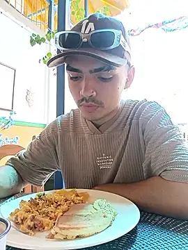 Snapshot of NicoKinggs_ chatting on April 2026 03:49:02 PM NicoKinggs online show from April 2026 03:49:02 PM