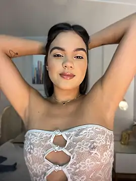 Snapshot of Bella-Ferrer chatting on April 2026 07:07:02 PM Bella-Ferrer online show from April 2026 07:07:02 PM