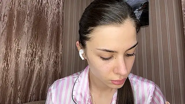 AylaLust online show from April 2026 12:20:01 PM