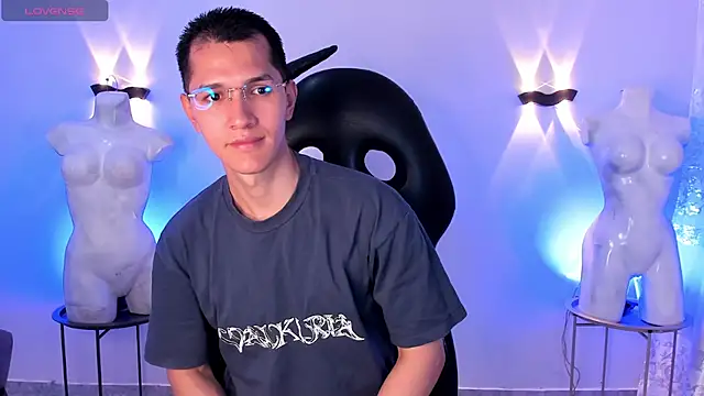 Snapshot of MilanDavid1 chatting on March 2026 05:28:01 PM MilanDavid1 online show from March 2026 05:28:01 PM