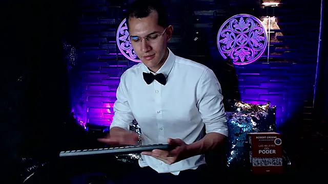 Snapshot of MilanDavid1 chatting on March 2026 06:13:02 PM MilanDavid1 online show from March 2026 06:13:02 PM