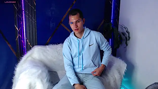 Snapshot of MilanDavid1 chatting on April 2026 05:32:01 PM MilanDavid1 online show from April 2026 05:32:01 PM