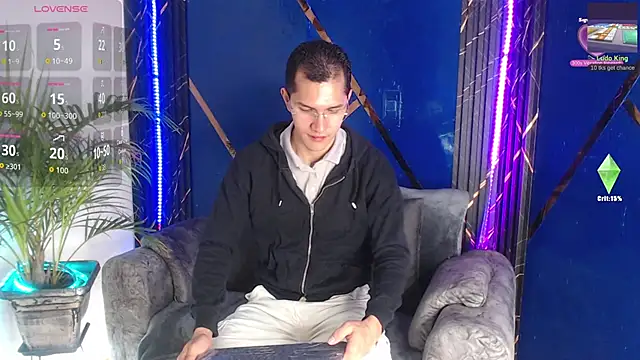 Snapshot of MilanDavid1 chatting on April 2026 11:18:02 AM MilanDavid1 online show from April 2026 11:18:02 AM