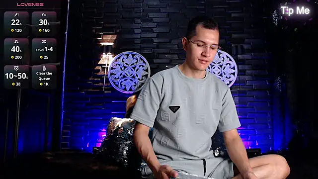 Snapshot of MilanDavid1 chatting on April 2026 04:25:01 PM MilanDavid1 online show from April 2026 04:25:01 PM