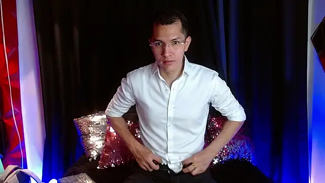 Snapshot of MilanDavid1 chatting on April 2026 05:17:01 PM MilanDavid1 online show from April 2026 05:17:01 PM