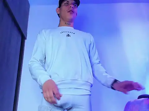 ethanchamo online show from April 2026 06:35:01 PM