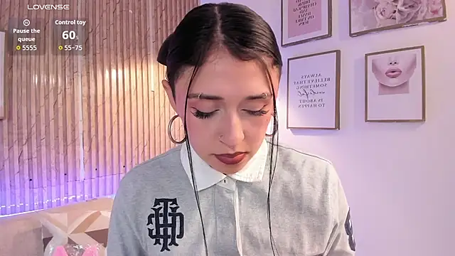 Snapshot of Zoey_monroe chatting on April 2026 01:20:01 PM Zoey monroe online show from April 2026 01:20:01 PM