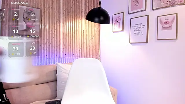 Snapshot of Zoey_monroe chatting on April 2026 12:20:01 PM Zoey monroe online show from April 2026 12:20:01 PM