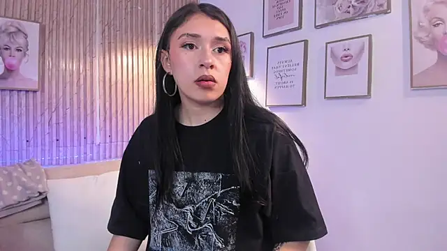 Snapshot of Zoey_monroe chatting on April 2026 01:06:02 PM Zoey monroe online show from April 2026 01:06:02 PM